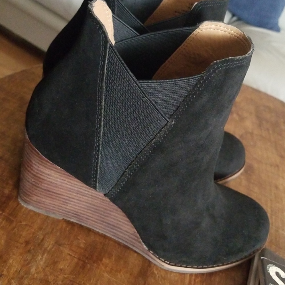 LUCKY BRAND SUEDE BOOTIE